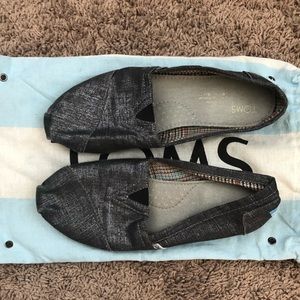 TOMS Women's Classics flat in metallic grey